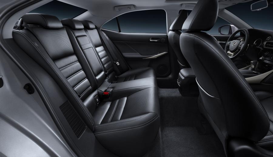  Lexus IS300h 2013 года  (фото 12 из 26)